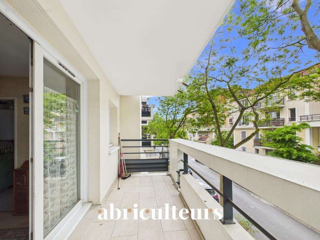 Appartement à VILLENEUVE-LA-GARENNE