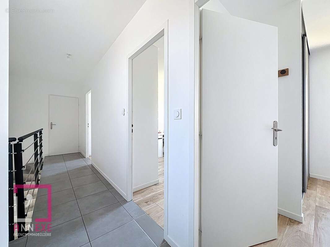 Maison 91 m² à Cailloux-Sur-Fontaines  - photo 6