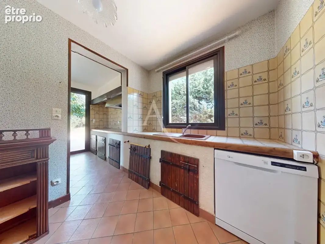 Maison à vendre à Lézignan-Corbières avec terrain de 9000m2 - photo 2
