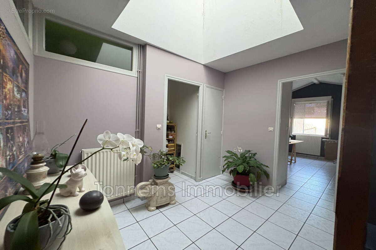 Maison 327 m² à Tonneins  - photo 3