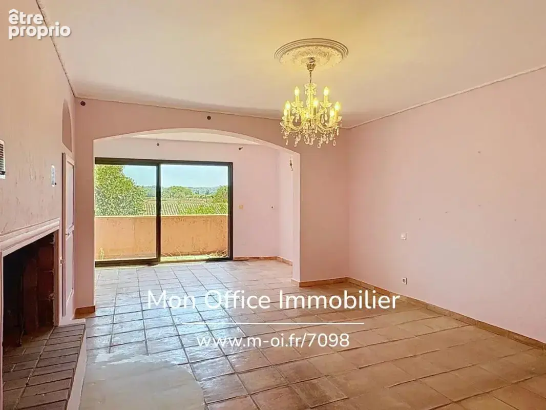 Référence : 7098-les - maison de maître t7 à rénover au coeur du village de cogolin - photo 11