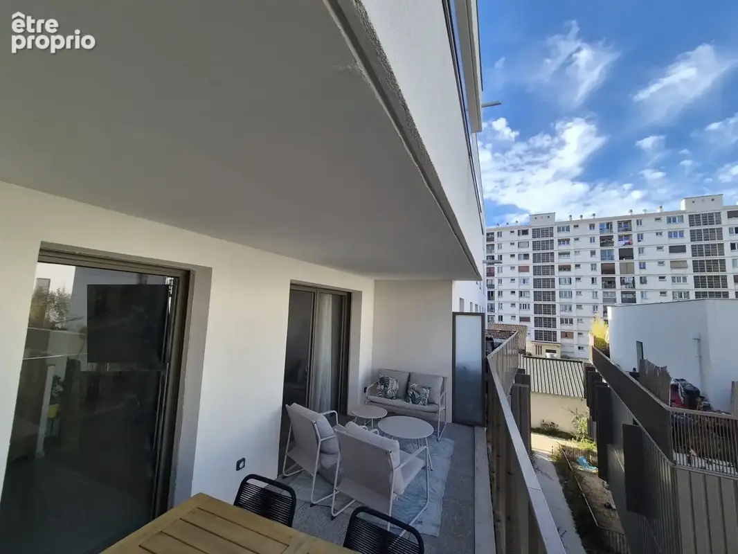 Aubervilliers — Rue André Karman  Superbe 4 pièces de 84 m² avec grand balcon, parking & potager sur le toit ! (93) - photo 2