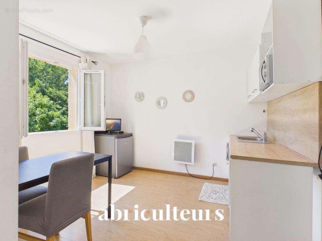 Maison familiale 5 chambres avec piscine sur terrain de 1 600 m² à Saint-Chamas (13250) - photo 14