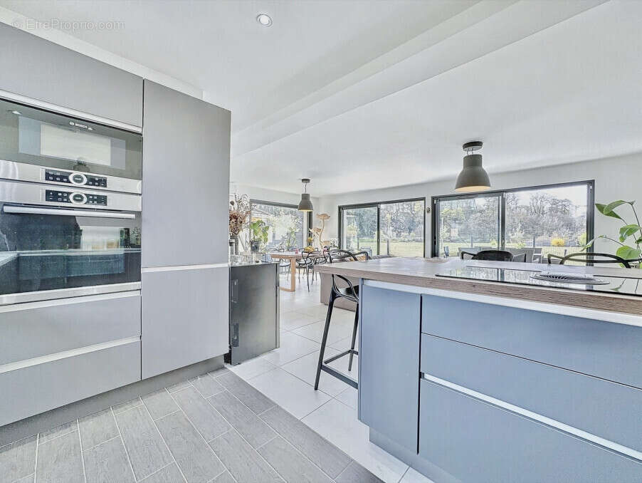 Maison à ETREMBIERES