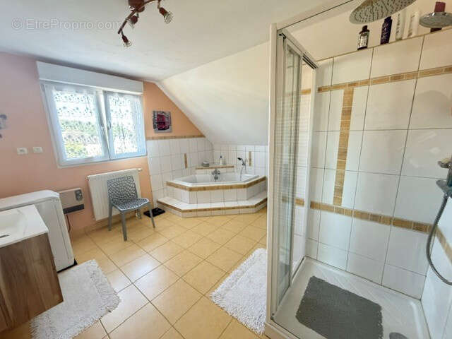EXCLUSIF ESSERT - Belle maison T6 parfaitement entretenue sur 10,75 ares au calme. (REF VB3794) - photo 6