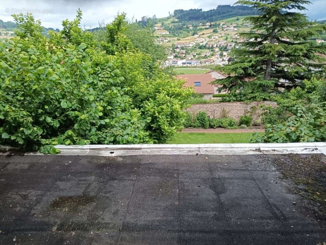 Maison à COURS-LA-VILLE