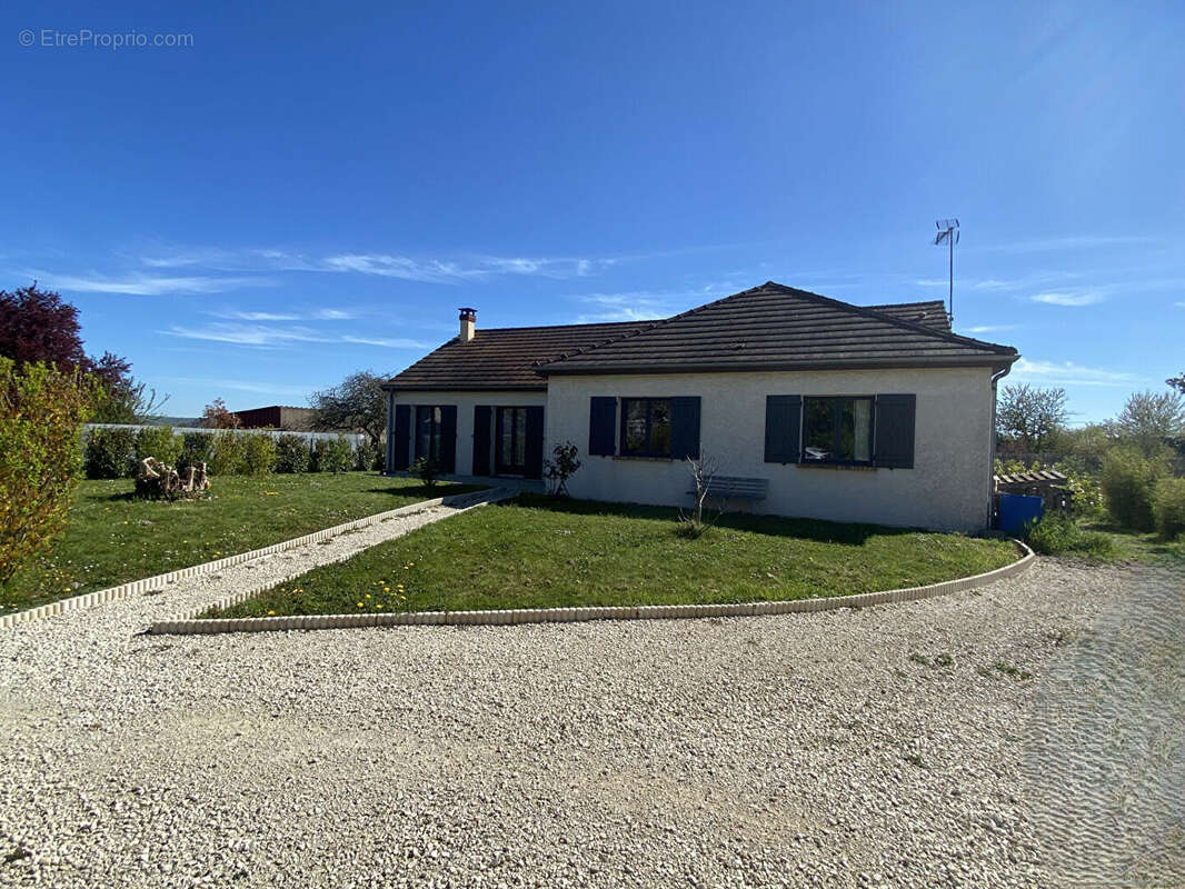 Maison à LA CELLE-SAINT-CYR