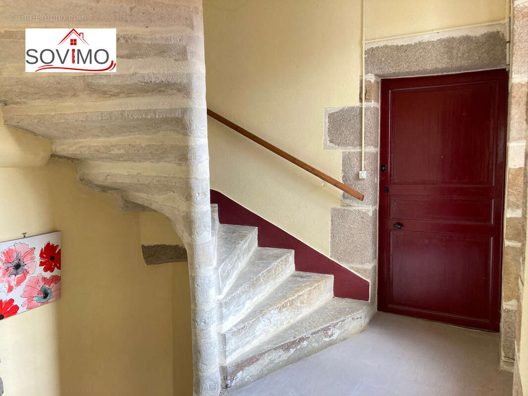 Immeuble a investissement locatif : 2 appts + 1 local commercial - photo 3