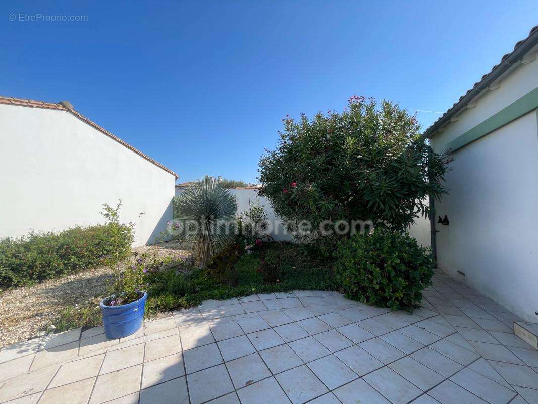 Maison de plain-pied – 83 m² avec dépendance – Terrasse & Jardin – Le Bois-Plage-en-Ré - photo 29