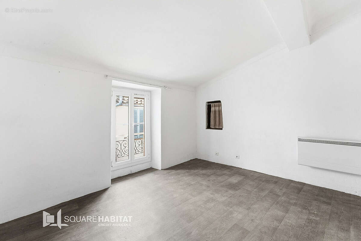 Appartement à SAINT-LAURENT-DU-VAR