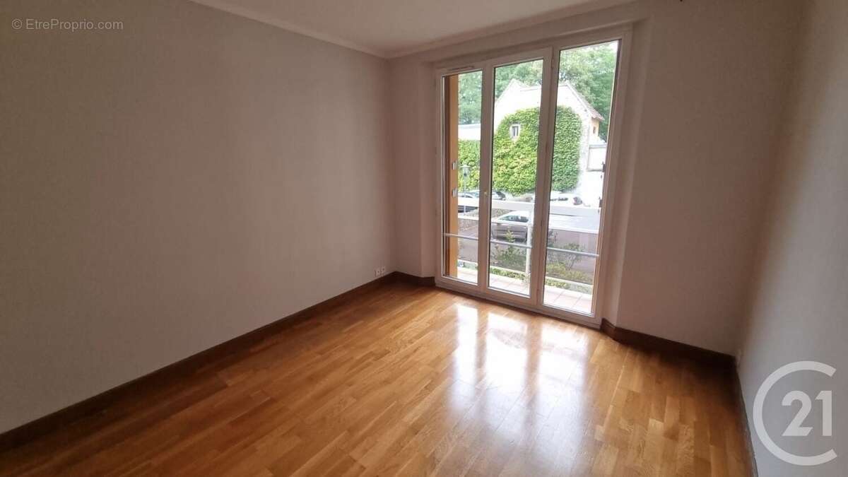 Appartement à SAINT-MAUR-DES-FOSSES