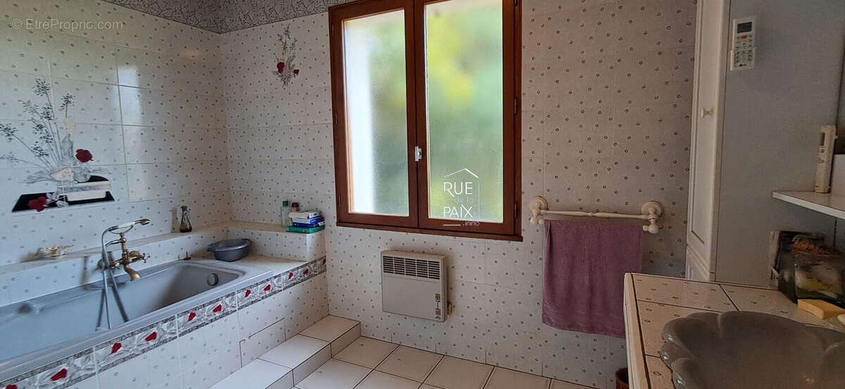 Maison à VENDEUVRE-DU-POITOU