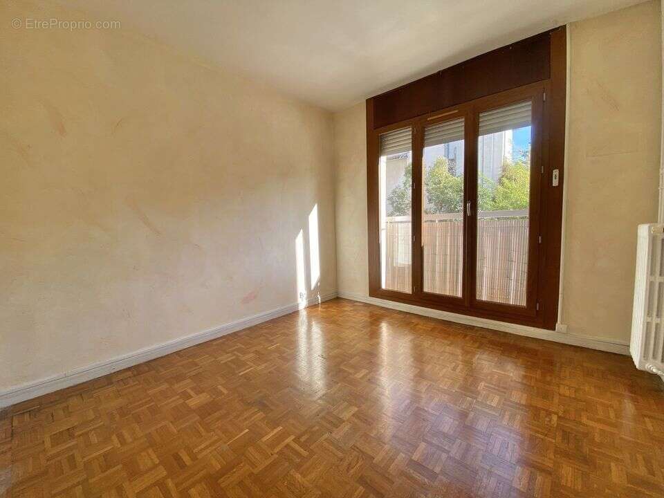 T3 + TERRASSE + LOGGIA + PLACE PARKING + CAVE / 13013 - Appartement à MARSEILLE-13E