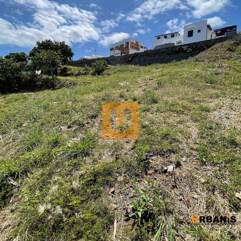 Terrain à LA POSSESSION