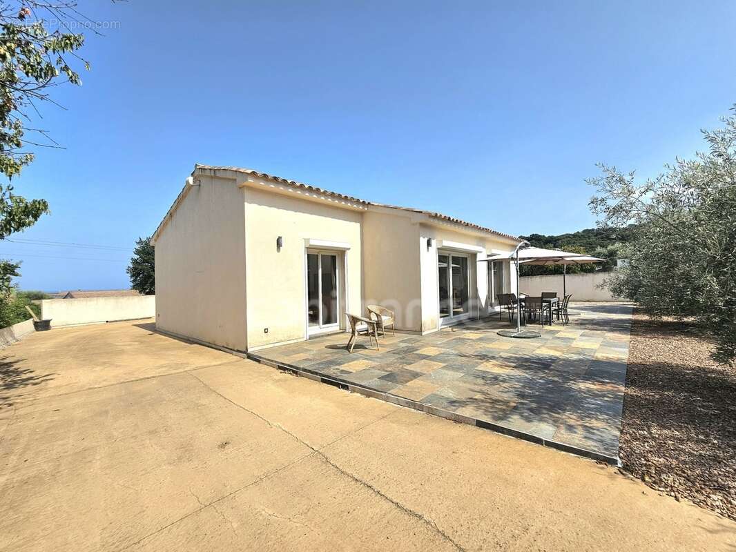 Ensemble immobilier de 368 m2 divisé en 3 habitations, piscine, terrain 1683 m2 à VESCOVATO (Haute Corse) - photo 14