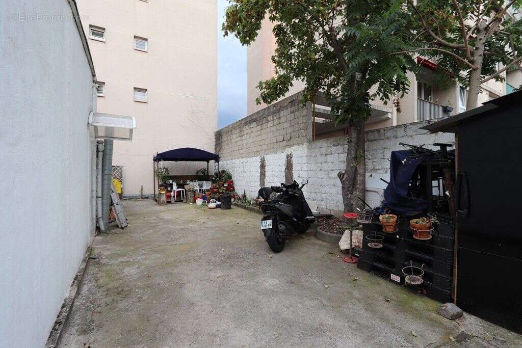 Autre à LIVRY-GARGAN