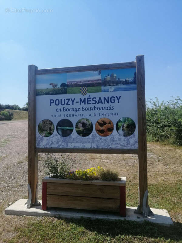Maison à POUZY-MESANGY