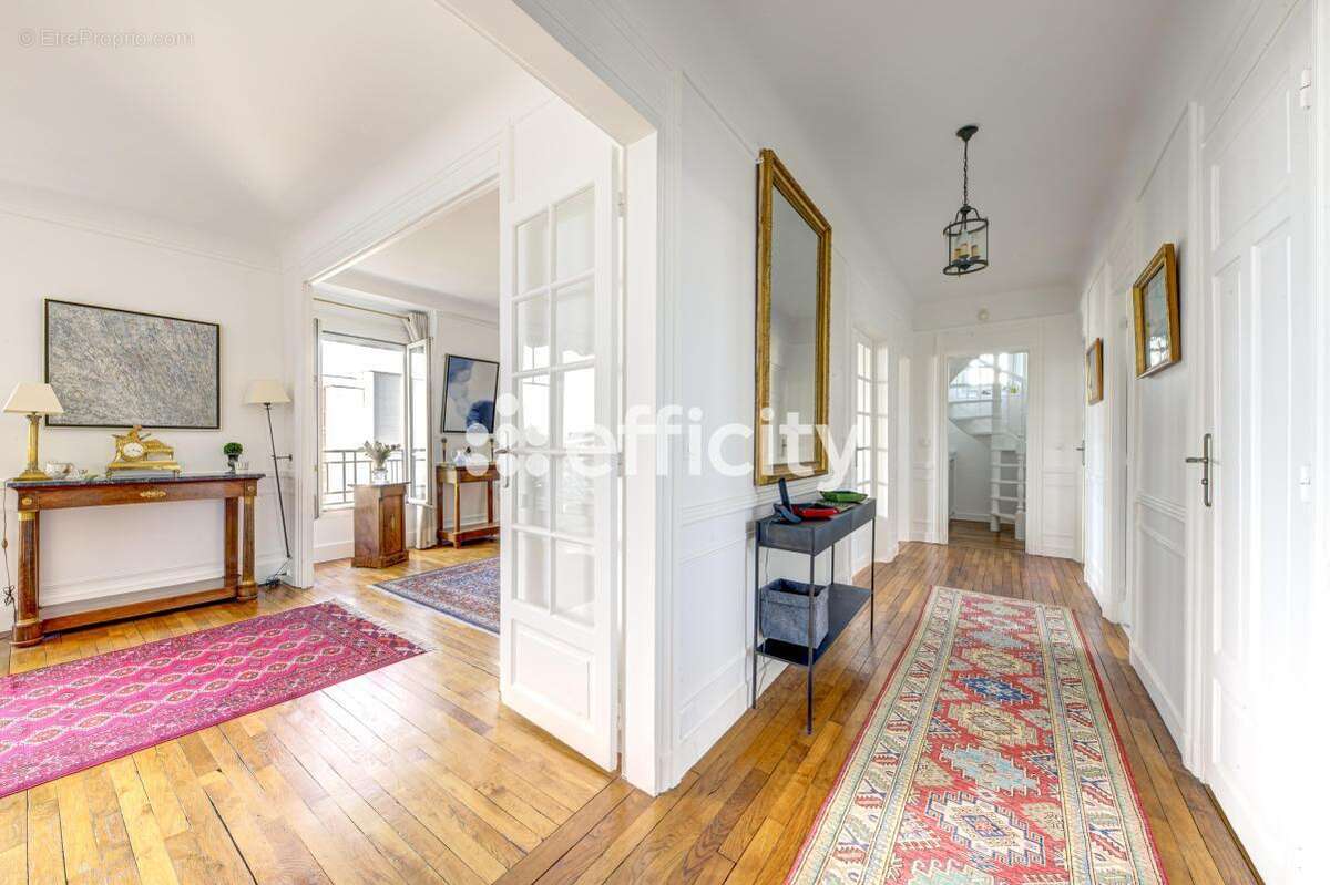 Appartement à LEVALLOIS-PERRET