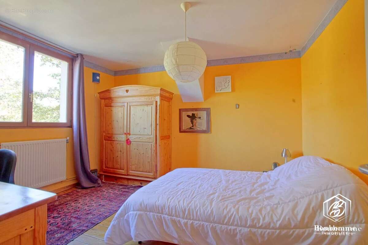 Maison à SAINT-MORILLON