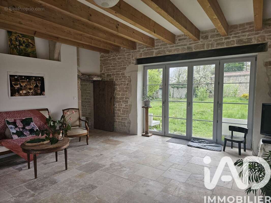 Maison 163 m² à Mauze-Sur-Le-Mignon  - photo 4
