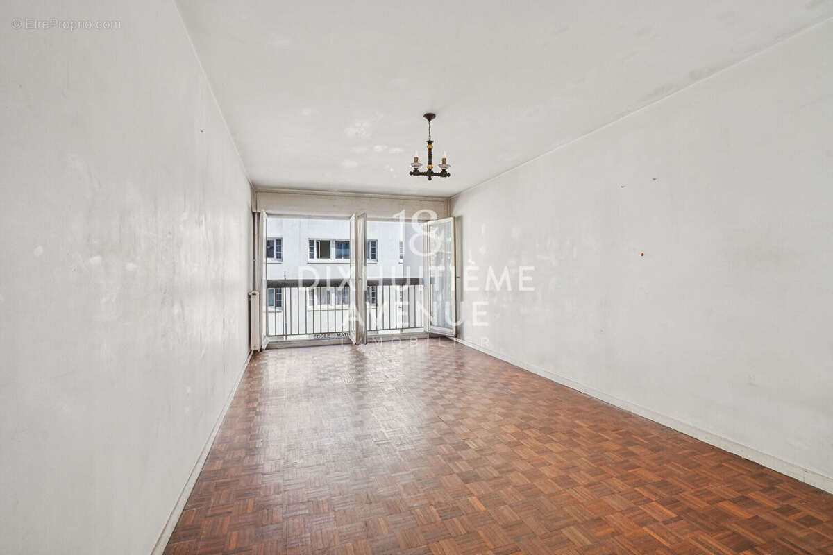Appartement à PARIS-18E