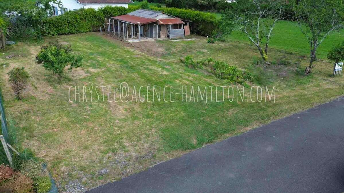 Terrain à PORT-DE-LANNE