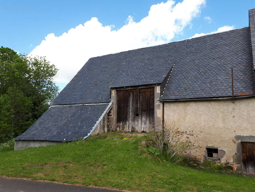 Beau corps de ferme de 260 m2 à aménager avec jardin - photo 2