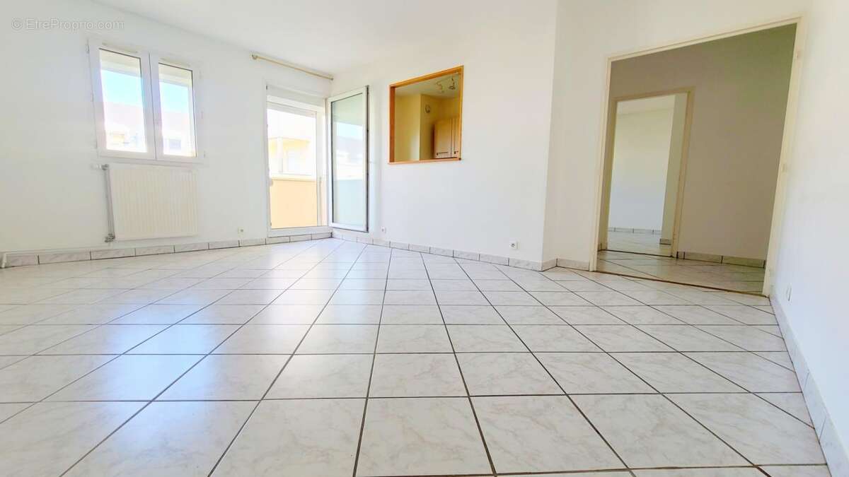 Chartres - appartement 73.55 m² - ascenseur - balcon - cave et parking - photo 2