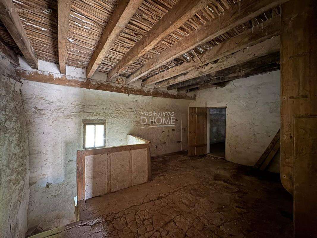 Maison à rénover avec grange et terrain clos de 697 m² - photo 9