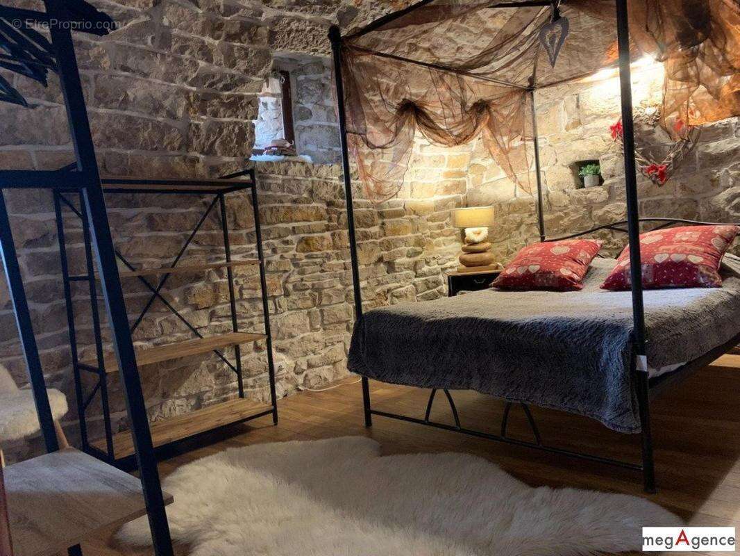 Maison à SAINTE-ENIMIE