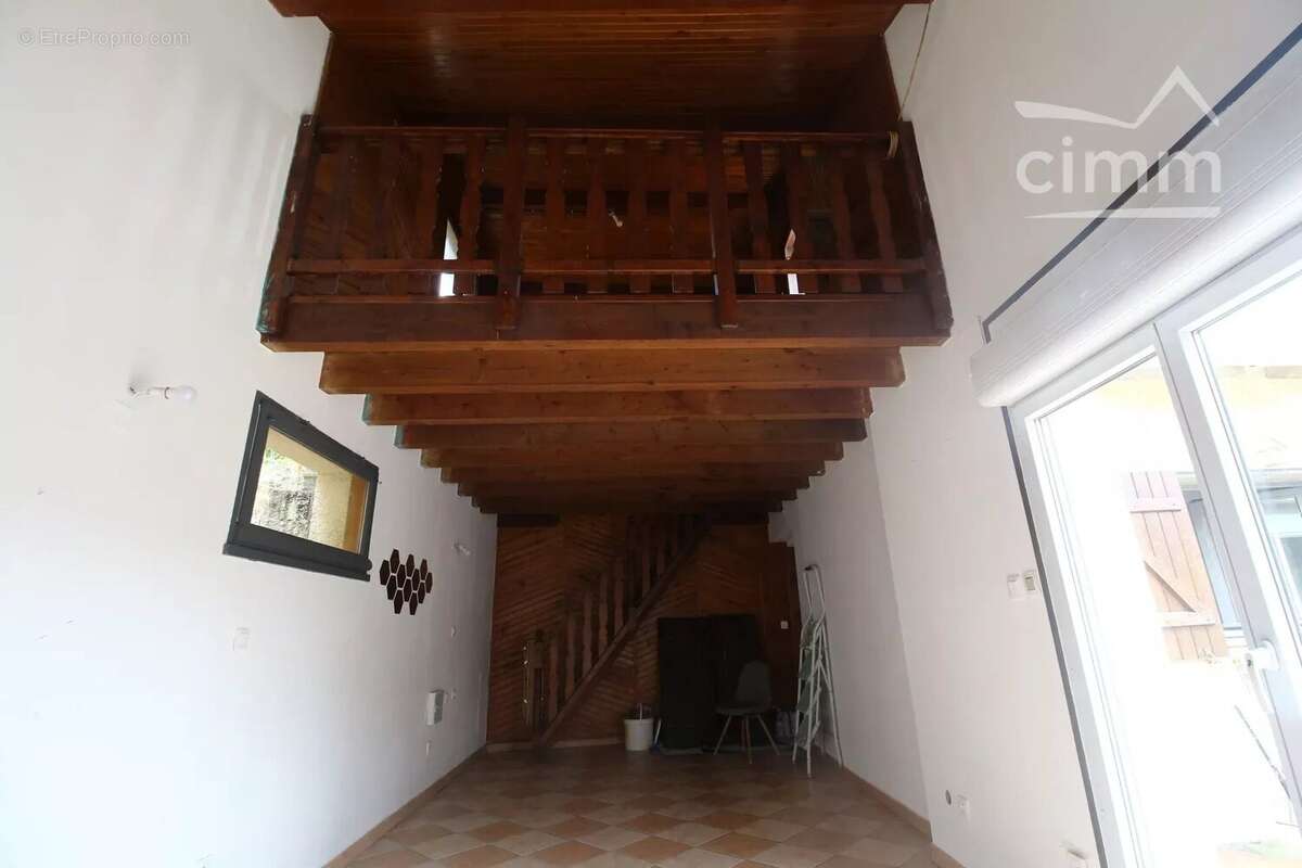 A vendre maison avec jardin et cour - photo 12
