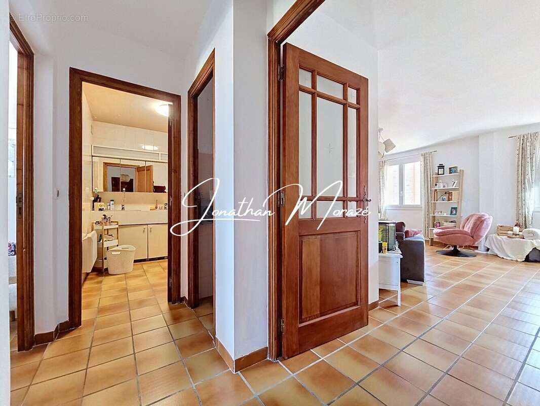 Maison 137 m² à Claira  - photo 7