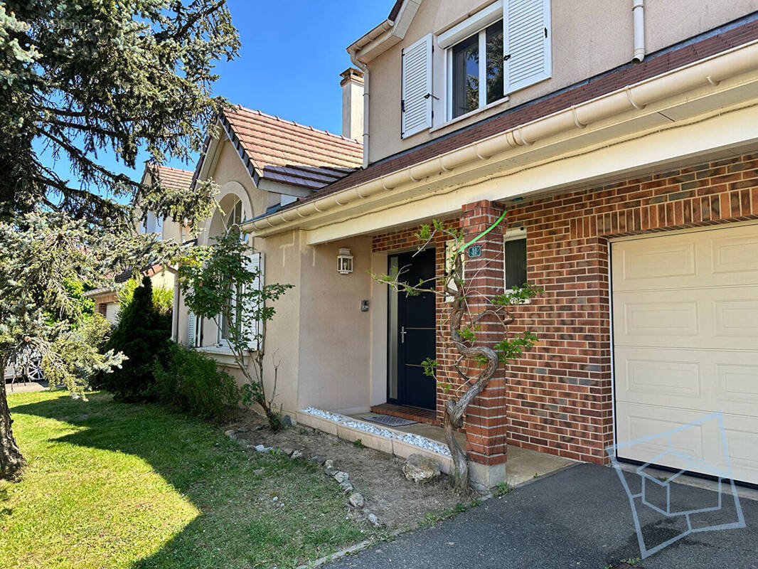 Maison à VOISINS-LE-BRETONNEUX