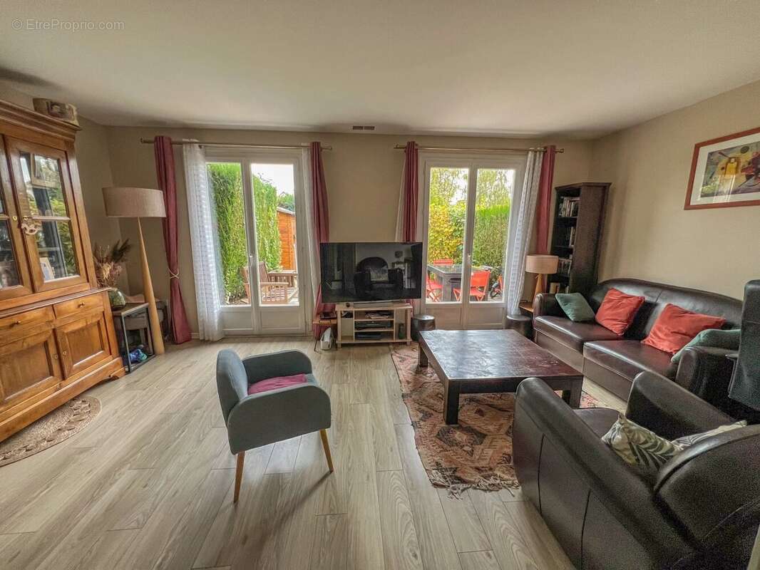 Maison à LE MESNIL-SAINT-DENIS