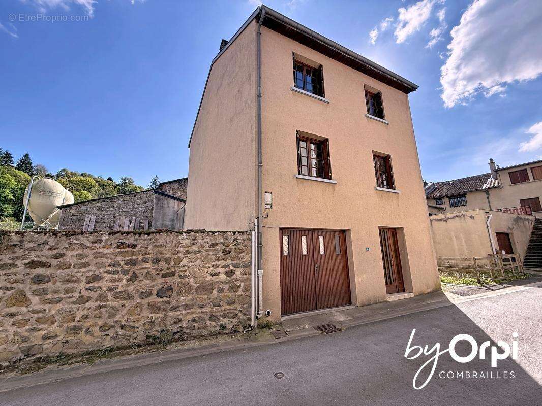 Maison à PONTAUMUR