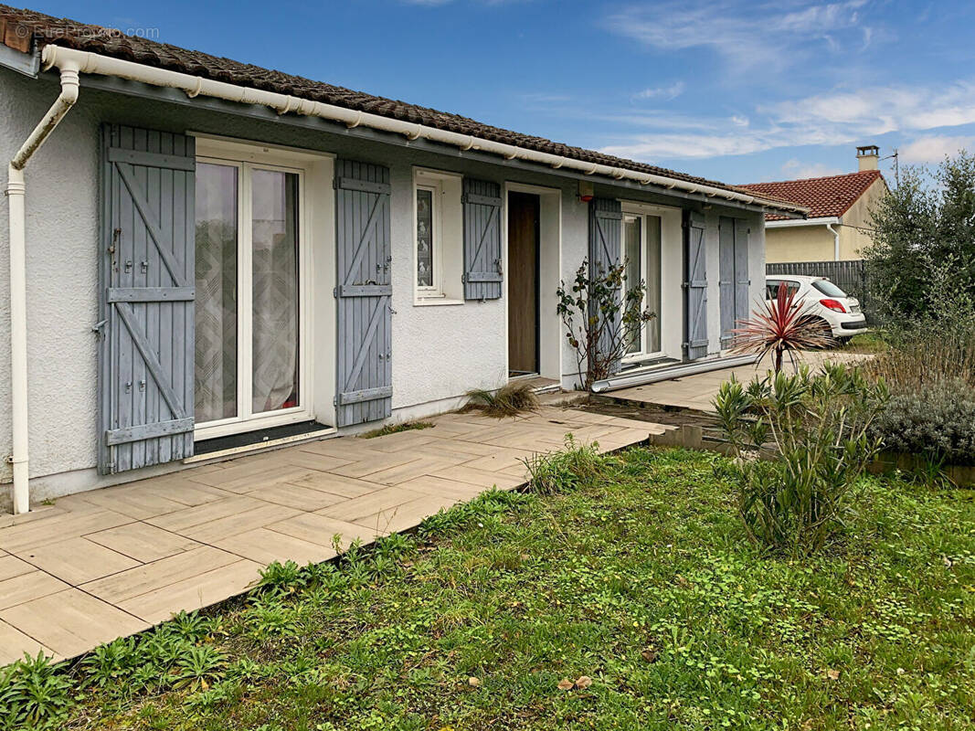 Maison à PAREMPUYRE