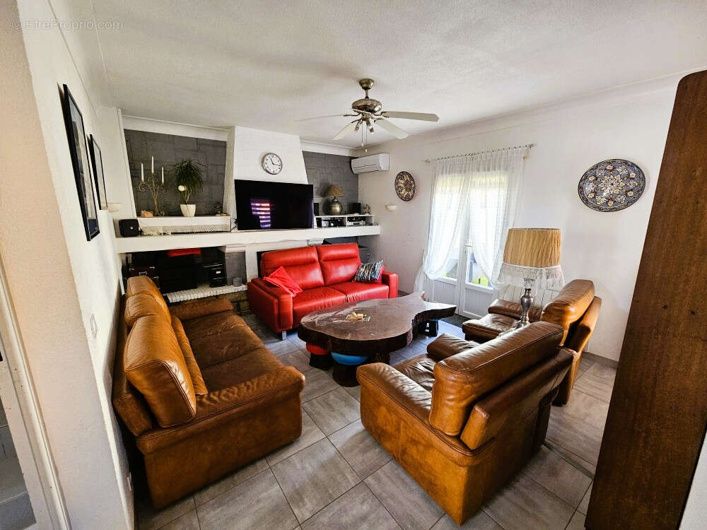 Maison à SAINT-LAURENT-DE-LA-SALANQUE