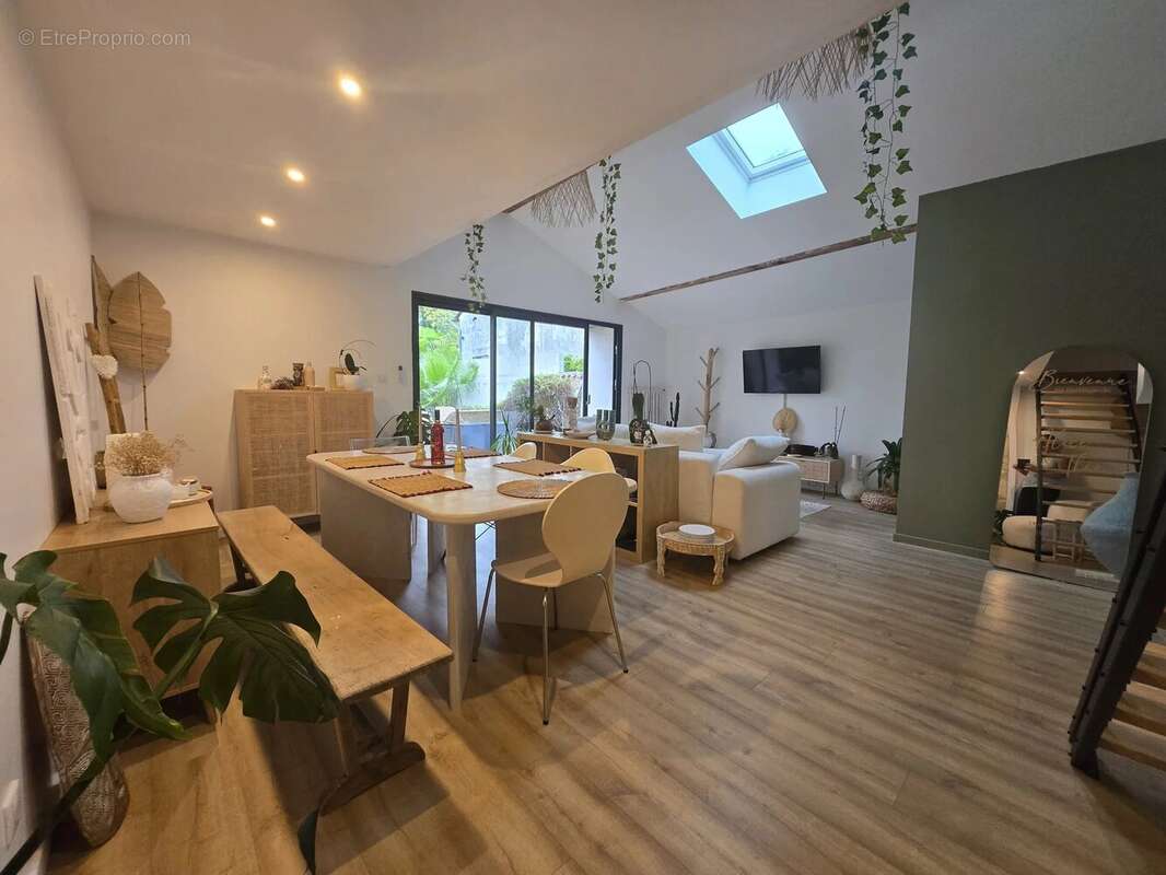 Maison à SAINT-SULPICE-ET-CAMEYRAC