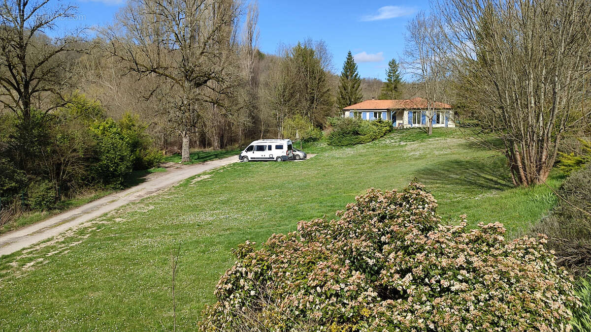 Maison à MONTAIGU-DE-QUERCY