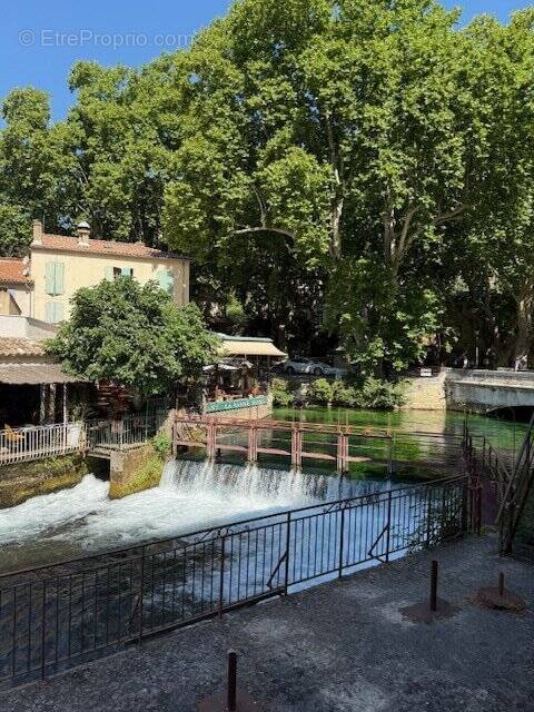 Commerce à FONTAINE-DE-VAUCLUSE