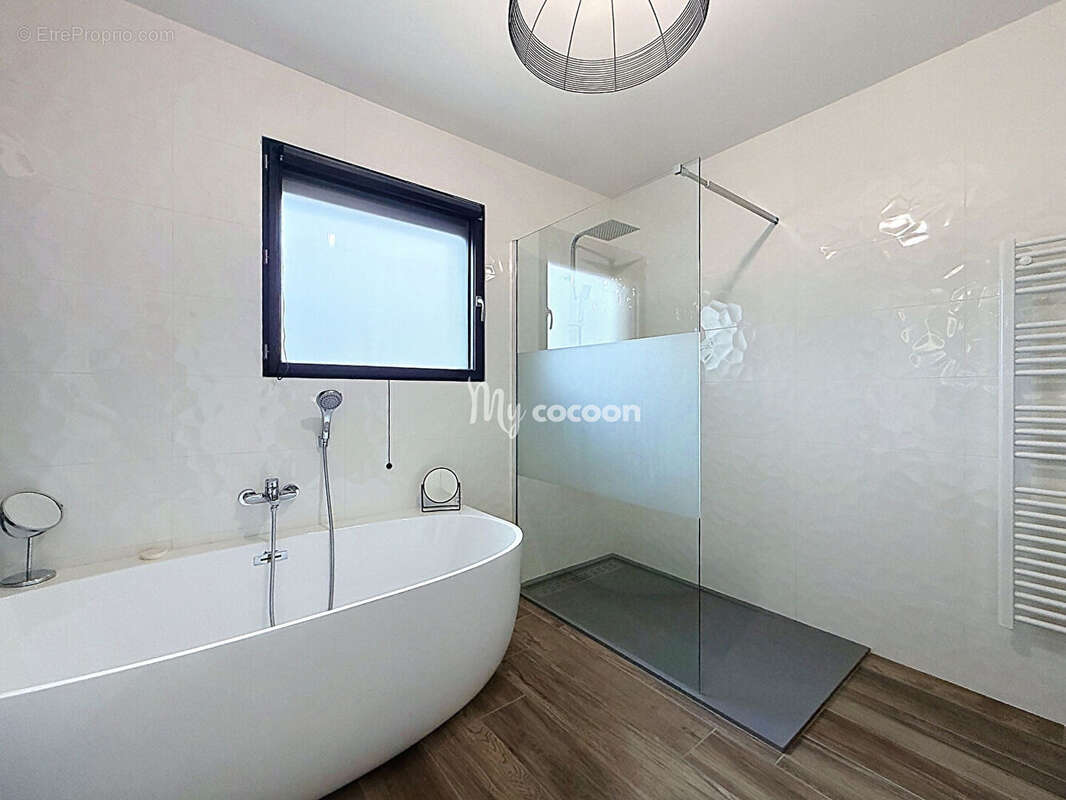 Montagnat - Maison familiale - 6 pièces - 203,25m2 - Piscine - photo 15