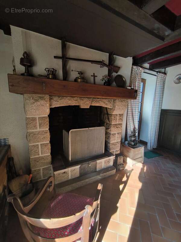 Maison à CHAILLAC-SUR-VIENNE