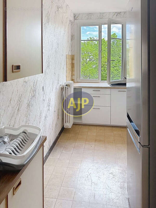 Appartement à COURBEVOIE
