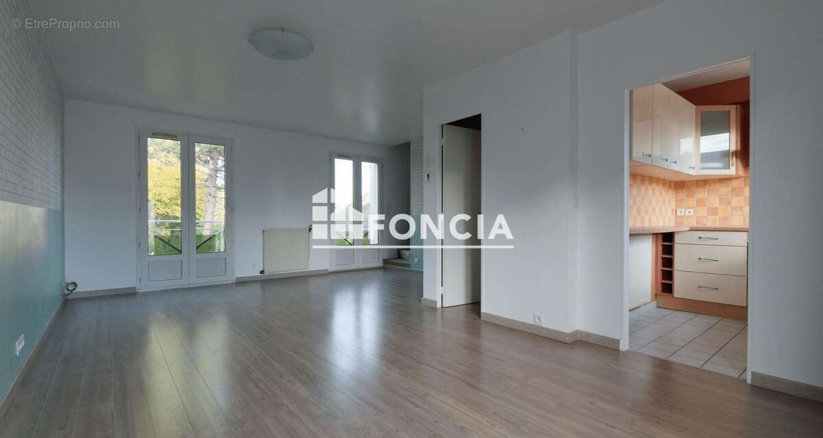 Appartement à VERT-SAINT-DENIS