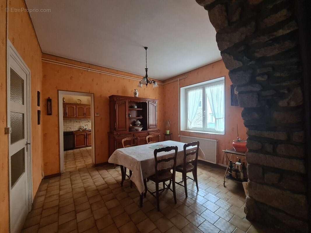 Maison à SAINT-ANDEOL-LE-CHATEAU