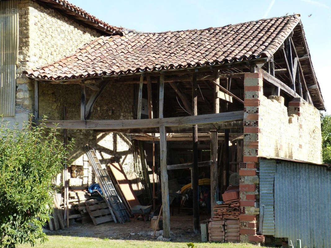 À vendre, proche de Castelnau Magnoac (Hautes Pyrénées): Ferme gasconne des années 1750 avec 3 chambres ; granges avec atelier,  - photo 20
