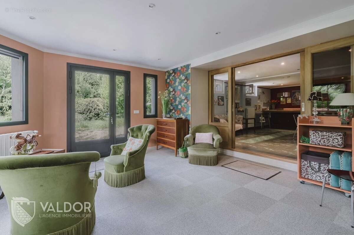 Maison à LA TOUR-DE-SALVAGNY