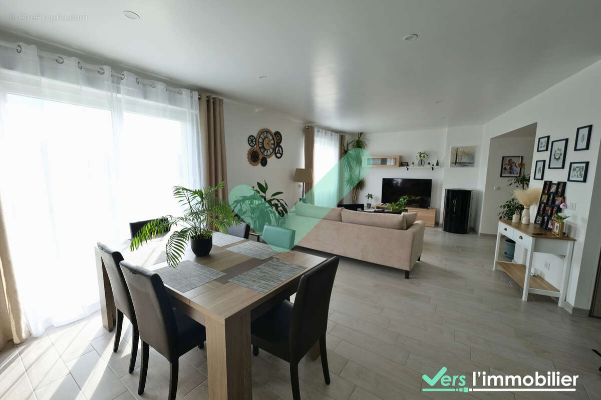 Maison à MONTMIRAIL