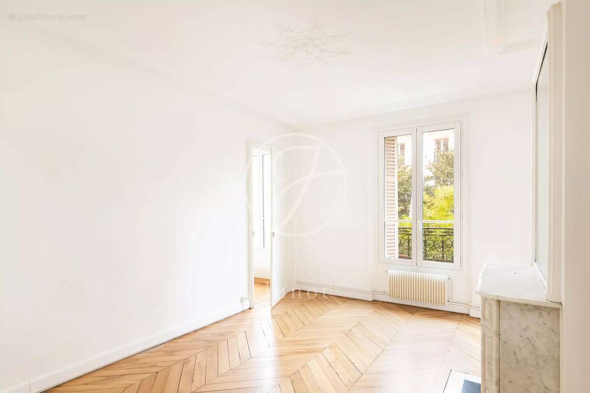Appartement à PARIS-16E