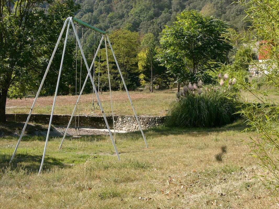 Villa plain pied avec grand terrain et piscine bord ee riviere - photo 10